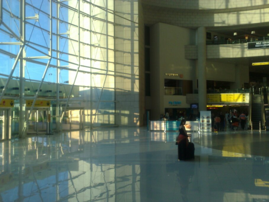 Hall de entrada do Aeroporto Internacional de Lisboa